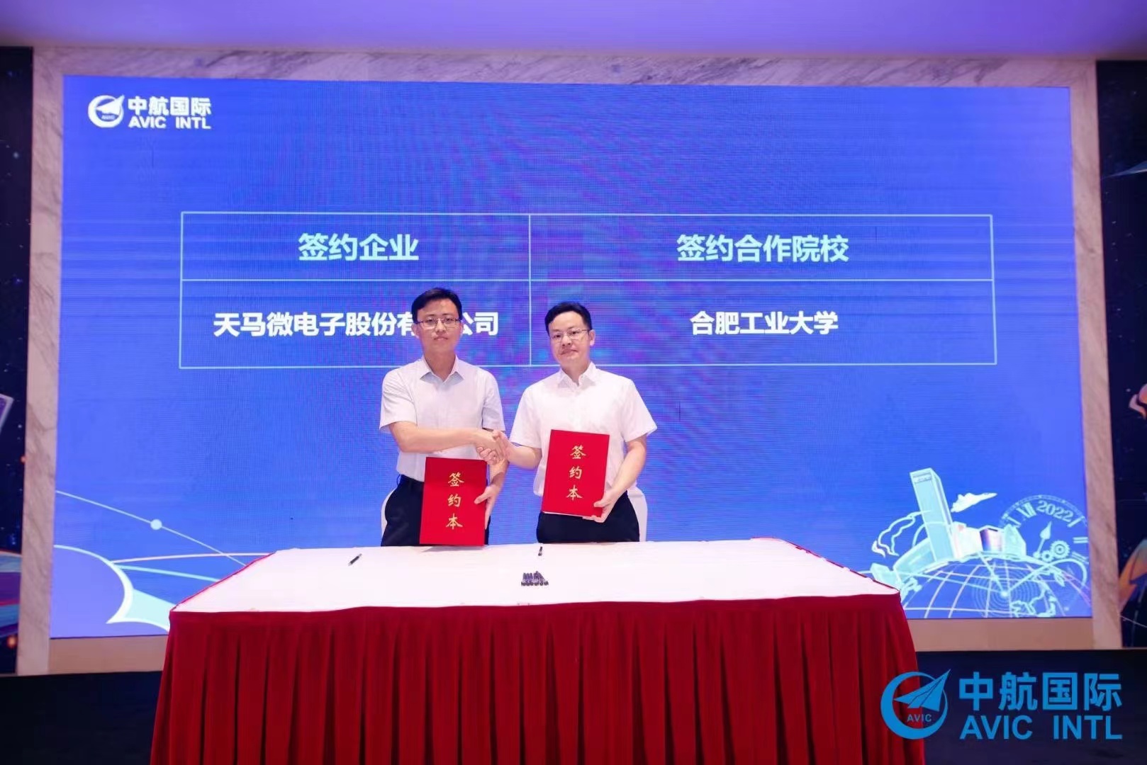 双方共同签署了《永利yl23411集团老员工就业实习基地协议书》 双方共同签署了《永利yl23411集团老员工就业实习基地协议书》